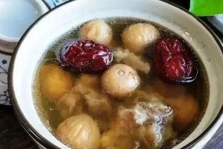 最适合冬季饮用的10种健康汤，红枣银耳汤能补充气血，缓解眼疲劳